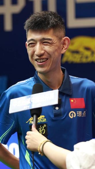 她喝彩时